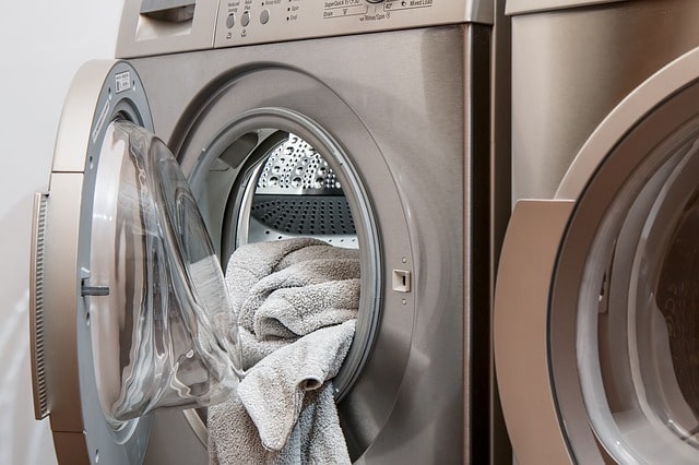 wash bed bug laundry on hot