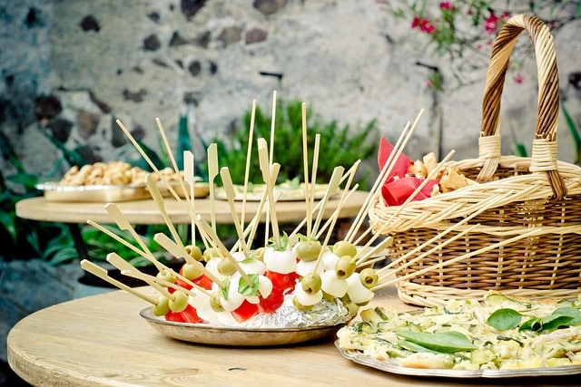 food attracts flies